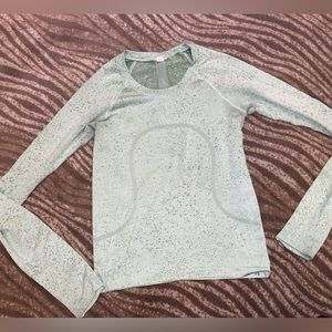 LULULEMON Swiftly Tech Long-Sleeve Shirt 2.0
*Race Length